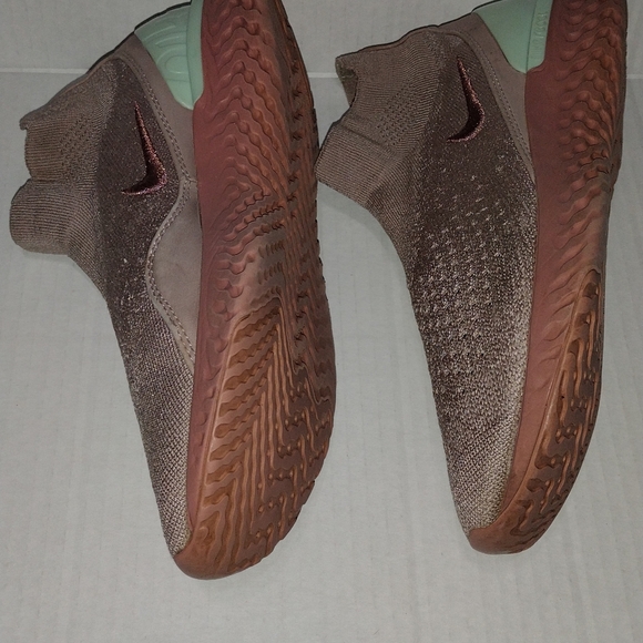 Nike Shoes Women Sz 7.5 Rise React Flyknit Diffused Taupe Smokey Mauve - Picture 6 of 12
